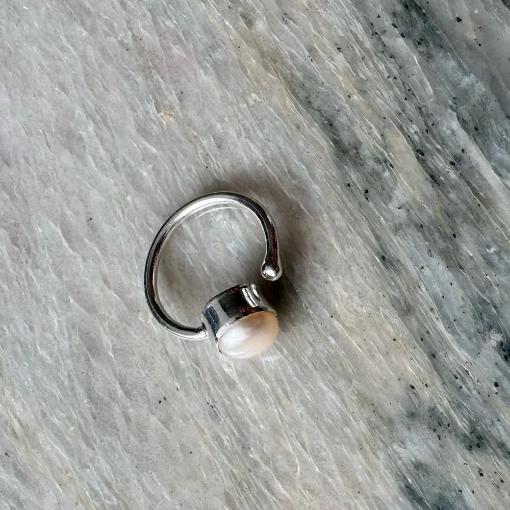 NWOT Sundance Cosmic Trail Ring, Pearl, Sterling Silver